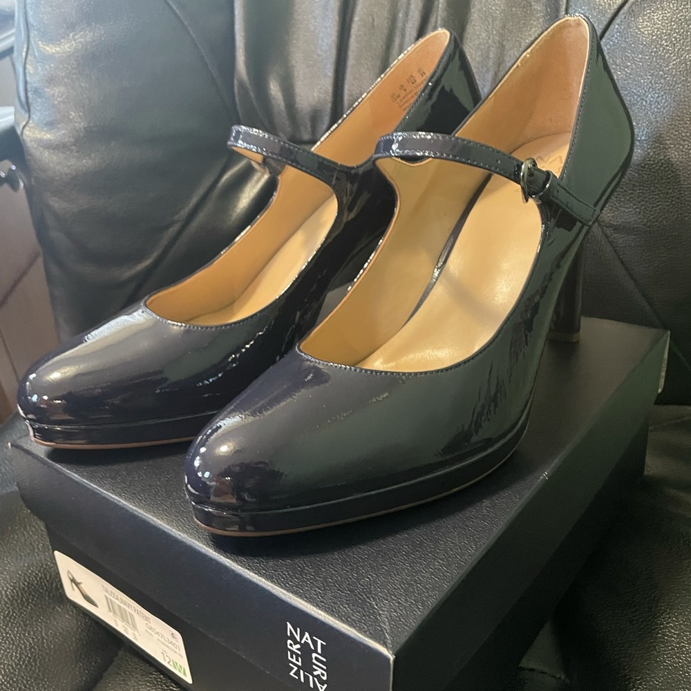 New Never Worn Naturalizer Pumps